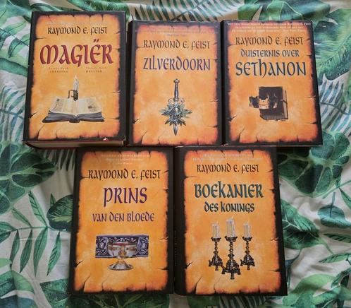 Raymond E Feist
De Sage van de Oorlog van de Grote Scheuring, Boeken, Fantasy, Ophalen of Verzenden