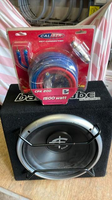Subwoofer caliber met kabels beschikbaar voor biedingen