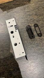 Magneet smal loopslot Met zwarte Rechte voorplaat doorn 35mm, Ophalen of Verzenden, Nieuw, IJzer, Slot