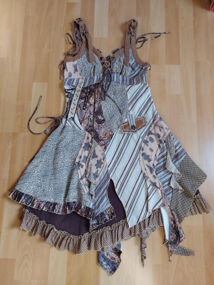 Unieke jurk *Lissa*, Kleding | Dames, Jurken, Zo goed als nieuw, Maat 38/40 (M), Bruin, Onder de knie, Ophalen of Verzenden