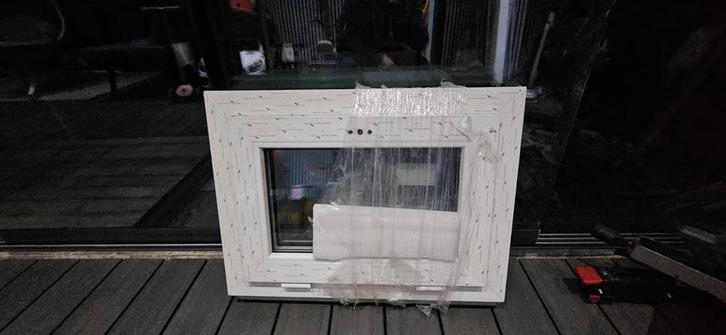 Kunstof WC Raam - Kommerling 88md, Doe-het-zelf en Verbouw, Glas en Ramen, Nieuw, Gevelraam of Ruit, Minder dan 80 cm, Minder dan 80 cm