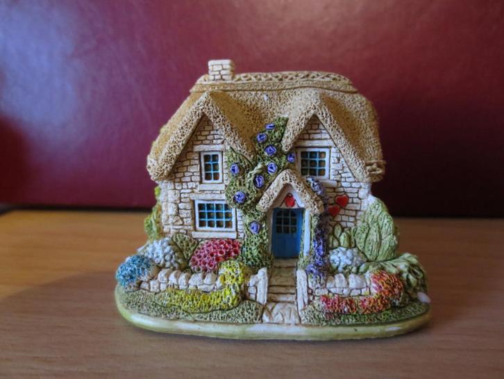 Lilliput Lane - Queen of Hearts, Verzamelen, Beelden en Beeldjes, Zo goed als nieuw, Overige typen, Ophalen of Verzenden