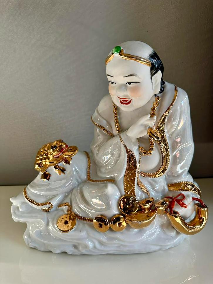 Liu Hai Immortal Boeddha met pad porseleinen Chinees beeld, Huis en Inrichting, Woonaccessoires | Boeddhabeelden, Zo goed als nieuw