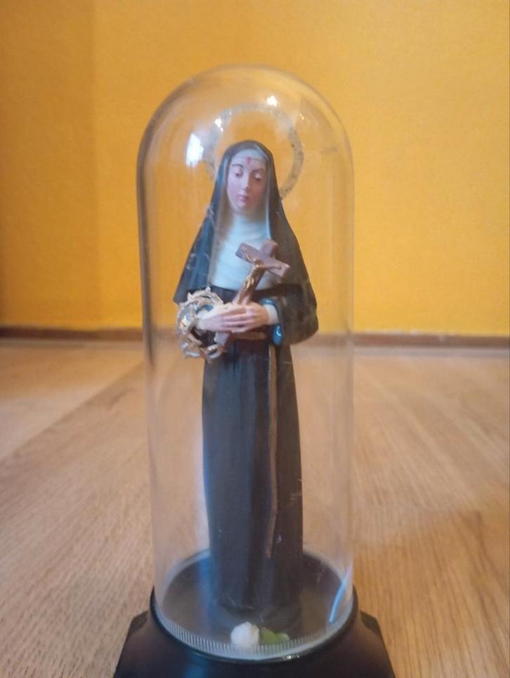 Heilige Rita van Cascia Beeld in Glazen Stolp, Antiek en Kunst, Antiek | Religie, Ophalen of Verzenden