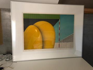 Litho: Geel object onder afdak van Marinus Fuit beschikbaar voor biedingen
