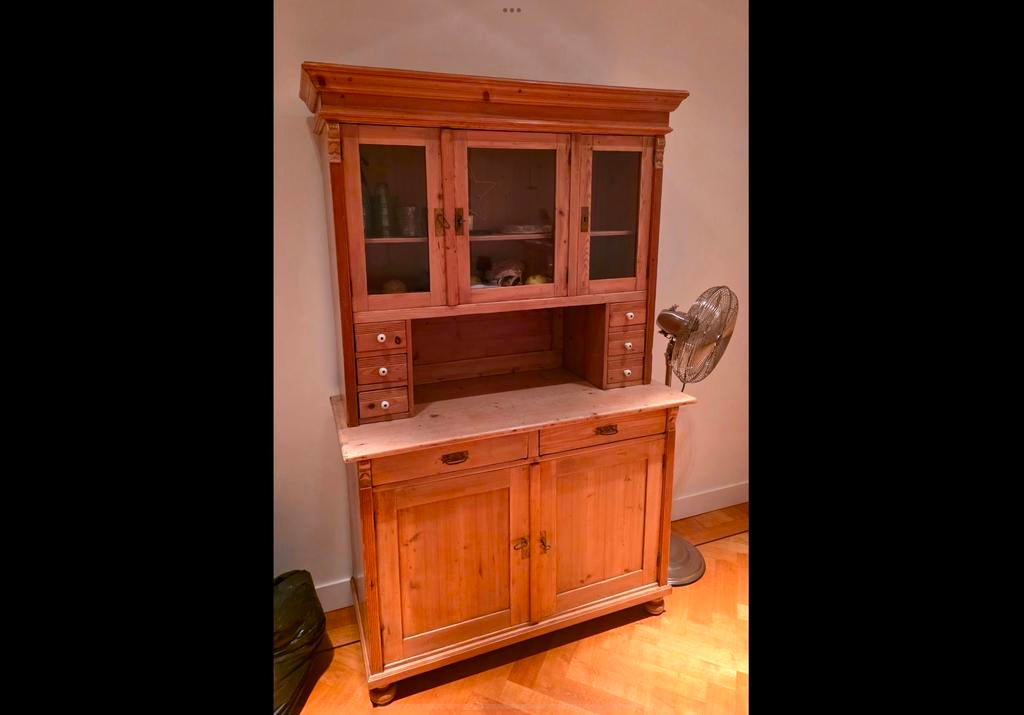 Antieke grenen vitrinekast / commode, Ophalen, Gebruikt, 100 tot 150 cm, Met lade(s)