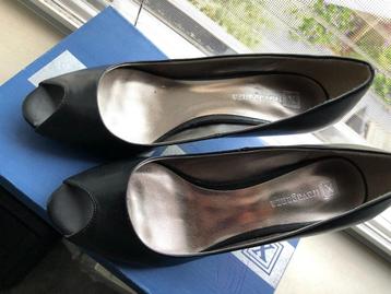 Mooie Nieuwe zwarte pump van Xtravaganza mt 38 zilveren hak beschikbaar voor biedingen