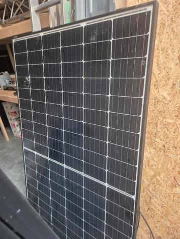 Zonnepanelen nieuw en jong gebruikt beschikbaar voor biedingen