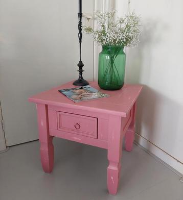 Tafel Tafeltje Bijzettafel Nachtkastje Salontafel Brocante  beschikbaar voor biedingen
