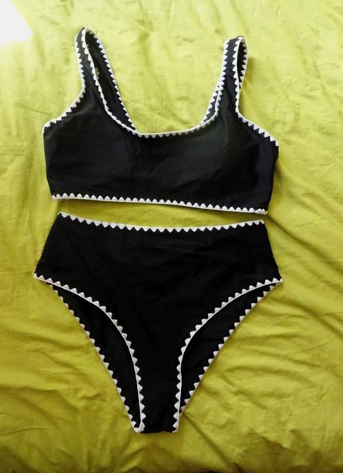 Zwart met witte zig-zag bies bikini Maat M, Kleding | Dames, Badmode en Zwemkleding, Gedragen, Bikini, Zwart, Verzenden