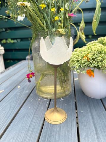 Antieke Koperen Kandelaar met Kelk beschikbaar voor biedingen