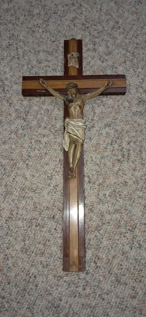 Twee oude kruisbeelden, Antiek en Kunst, Antiek | Religie, Ophalen of Verzenden