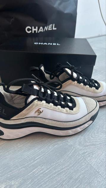 Chanel sneakers beschikbaar voor biedingen