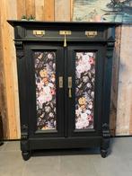 Stijlvol zwart kastje met bloemenpanelen, Antiek en Kunst, Ophalen