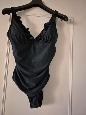 Zwangerschaps badpak beschikbaar voor biedingen