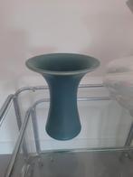 Vintage vaasje groen turquoise trompetvaasje 12 cm, Huis en Inrichting, Woonaccessoires | Vazen, Minder dan 50 cm, Glas, Blauw