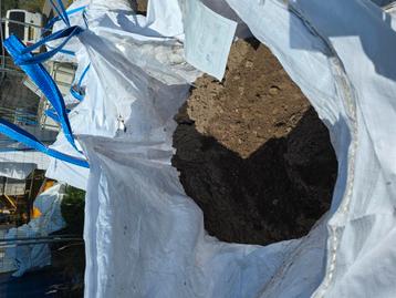 Zwarte grond – nooit gebruikt, direct op te halen" beschikbaar voor biedingen