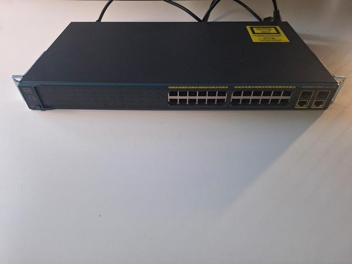 Cisco Catalyst 2960 Switch, Computers en Software, Netwerk switches, Gebruikt, Ophalen of Verzenden