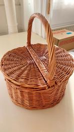 Rotan mand met hengsel en deksel, picknick mand, opberg mand, Huis en Inrichting, Woonaccessoires | Schalen en Manden, Ophalen