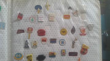 Verzameling speldjes jaren 60 beschikbaar voor biedingen