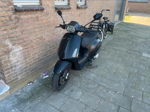 Vespa sprint iget 2020, Fietsen en Brommers, Scooters | Vespa, Gebruikt, Vespa S, Maximaal 45 km/u, Benzine, Ophalen