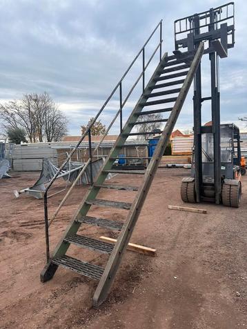 Stalen steektrap bordestrap wenteltrap trap trappen beschikbaar voor biedingen