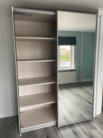Mooie kledingkast met schuifdeuren en spiegel - afbeelding 2