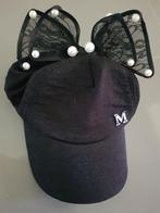 Zwarte pet met Tulen Strik en Parels met letter "M", Ophalen of Verzenden, Nieuw, Meisje, Pet