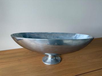 Schaal ovaal beschikbaar voor biedingen