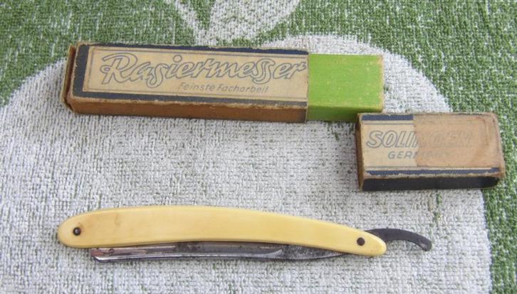 oud scheermes/ lederen scheermesslijper/ E 12,50 pst., Antiek en Kunst, Antiek | Gereedschap en Instrumenten, Ophalen of Verzenden