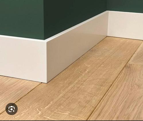 MDF plint wit hoog 7, 9 of 12 cm 3x gelakt V313 uit voorraad, Doe-het-zelf en Verbouw, Plinten en Afwerking, Nieuw, Plinten, Mdf
