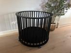 Hele nette ronde baby box zwart met wieltjes, Kinderen en Baby's, Boxen, Ophalen, Zo goed als nieuw, Rond, Wieltjes