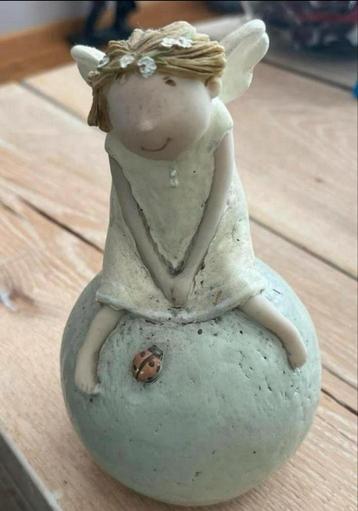 Engel op bol of Porseleinen Maria of Engel Hout  etc etc etc beschikbaar voor biedingen