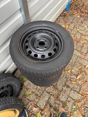 14 inch 4x100 stalen velgen met zomerbanden beschikbaar voor biedingen