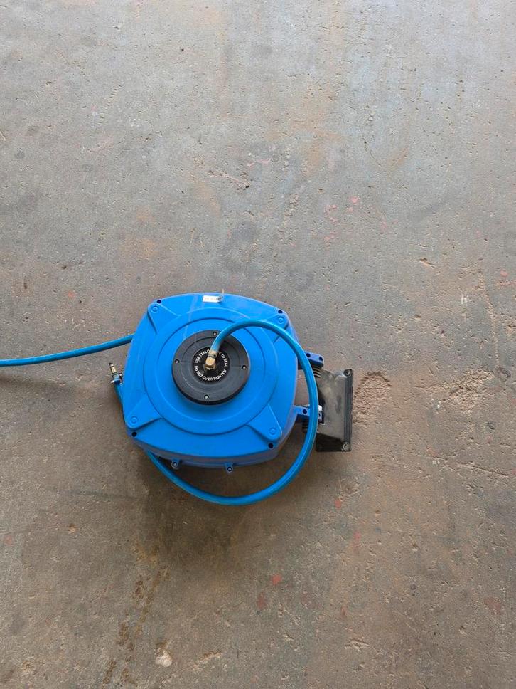 Automatische Luchtslanghaspel 15m, Doe-het-zelf en Verbouw, Compressors, Gebruikt, 6 tot 10 bar, Minder dan 25 liter, Minder dan 200 liter/min