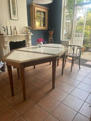 Vintage eettafel te koop beschikbaar voor biedingen