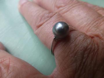 Zilveren Ring met grijze faux-Parel  beschikbaar voor biedingen