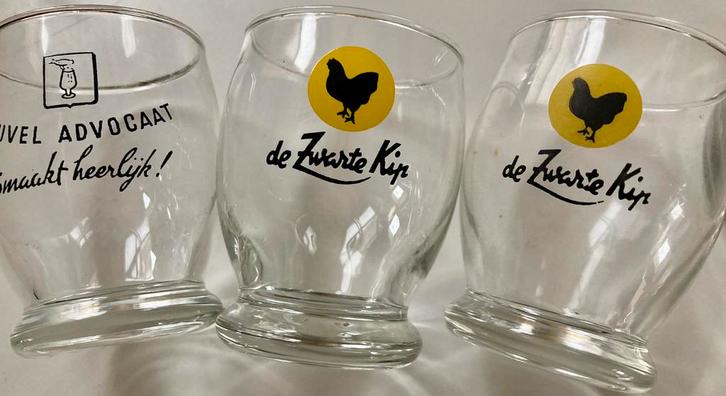 1 Zwarte Kip Advocaat 1 Heuvel Advocaat Smaakt Heerlijk Glas, Antiek en Kunst, Curiosa en Brocante, Verzenden