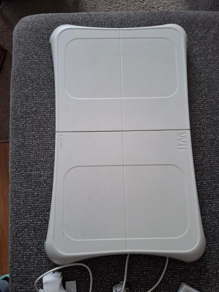 Nintendo Wii Fit met Balance Board en Nunchuck, Spelcomputers en Games, Games | Nintendo Wii, Gebruikt, Sport, 1 speler, Vanaf 3 jaar
