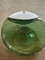 Issey Miyake, a drop, Verzenden