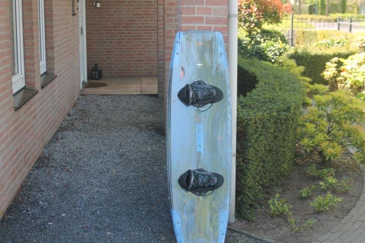 Jobe Vertex wakeboard 1.41 mtr + universele bindingen tm 47, Watersport en Boten, Accessoires en Onderhoud, Nieuw, Ophalen of Verzenden
