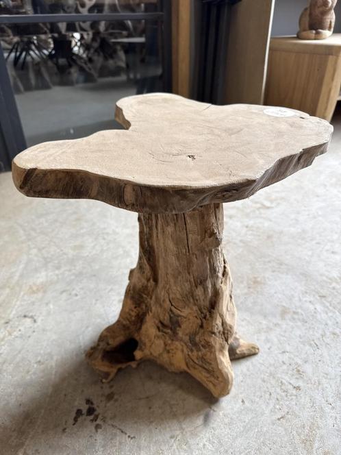 Suar wortel bijzettafel/krukje, Huis en Inrichting, Tafels | Bijzettafels, Nieuw, Overige vormen, 45 tot 60 cm, Minder dan 55 cm
