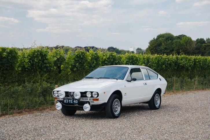 Alfa Romeo Alfetta 2.0 GTV 1977 Wit, Auto's, Alfa Romeo, Particulier, Benzine, Hatchback, Handgeschakeld, Origineel Nederlands