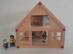 Houten poppenhuis inclusief 6 poppetjes en meubels, Ophalen of Verzenden, Zo goed als nieuw, Poppenhuis