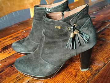 Nero Giardini Laarsjes.  beschikbaar voor biedingen