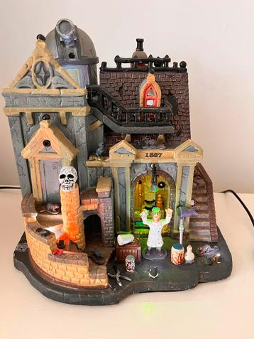 Dr. Gloom N. Doom's Laboratory beschikbaar voor biedingen