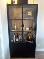 Zwarte Vitrinekast met Houten Accenten, Huis en Inrichting, Kasten | Vitrinekasten, Ophalen, Gebruikt, 50 tot 100 cm, Metaal