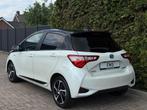 Toyota Yaris 1.5 Hybrid Bi-Tone CarPlay Camera, Zwart, 4 cilinders, Wit, Bedrijf