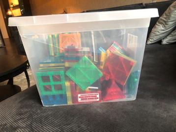 Magnetische tegels beschikbaar voor biedingen