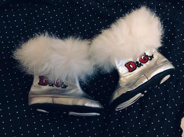 D&G Junior Zilveren Baby Laarsjes. beschikbaar voor biedingen